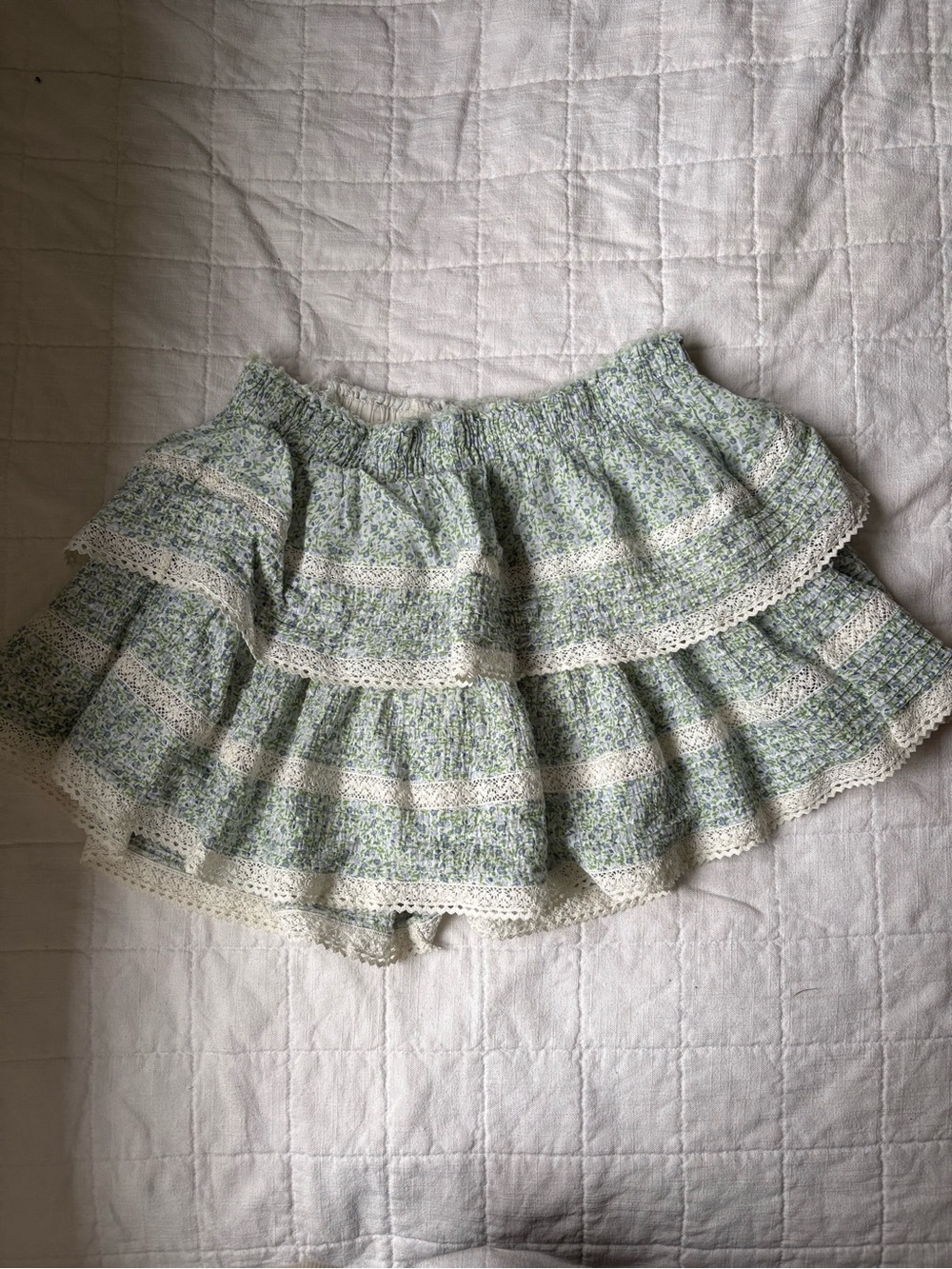 Aerie Tiered Floral Ruffle Mini Skirt in Light Green Women’s LARGE